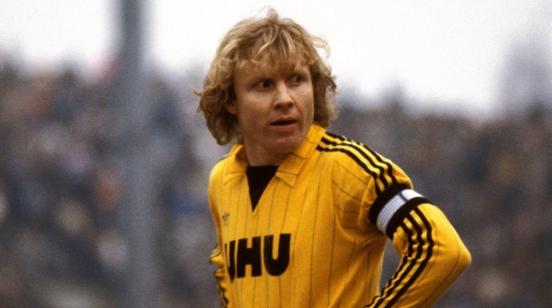 Manfred Burgsmuller thành công nhất khi ông chơi cho Dortmund và Werder Bremen