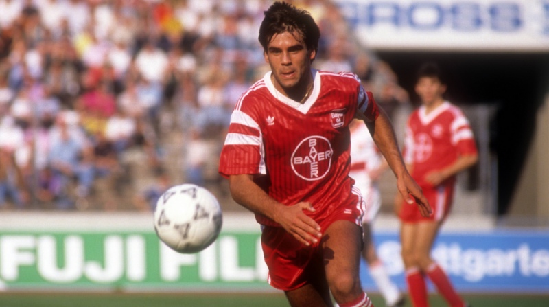 Sự nghiệp của Ulf Kirsten gắn liền với hai đội bóng là Dynamo Dresden và Bayer Leverkusen